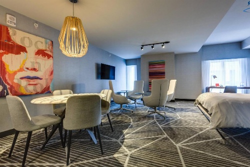 Renaissance by Marriott Montreal Downtown Hotel image 11
