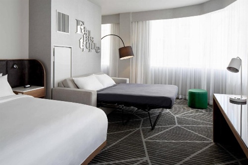 Renaissance by Marriott Montreal Downtown Hotel image 8